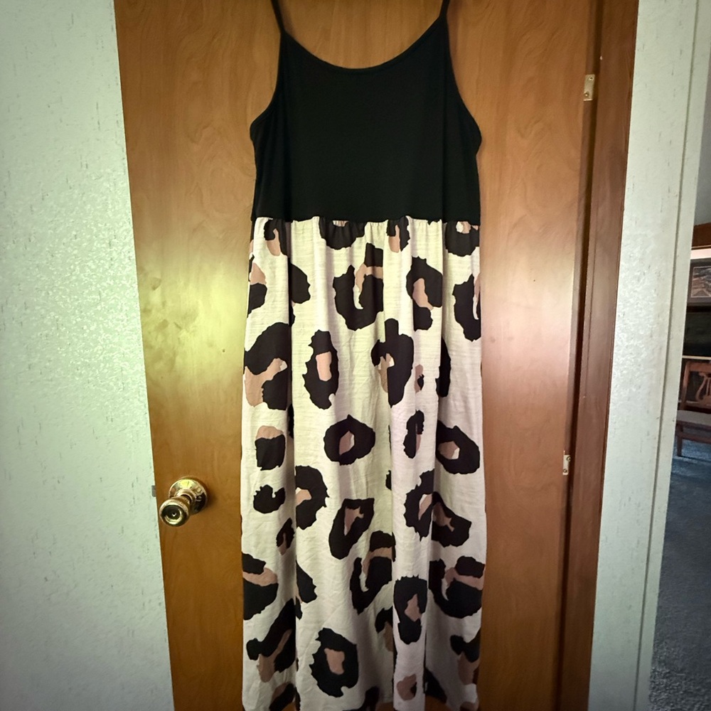 Leopard Print Maxi Dress - Black and Cream Size 1XL